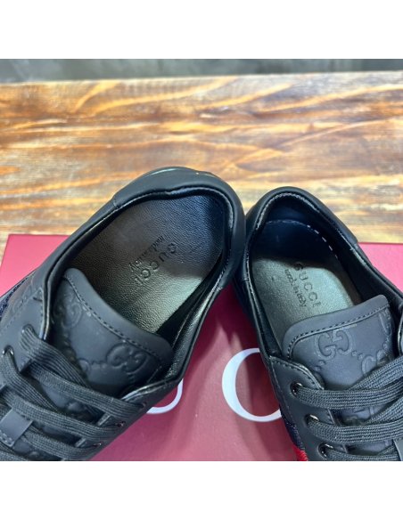 FashionStatement,GUCCI,IconicStyle,ItalianCraftsmanship,LuxuryFootwear,SNEAKER