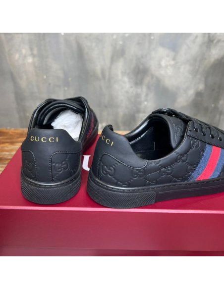 FashionStatement,GUCCI,IconicStyle,ItalianCraftsmanship,LuxuryFootwear,SNEAKER