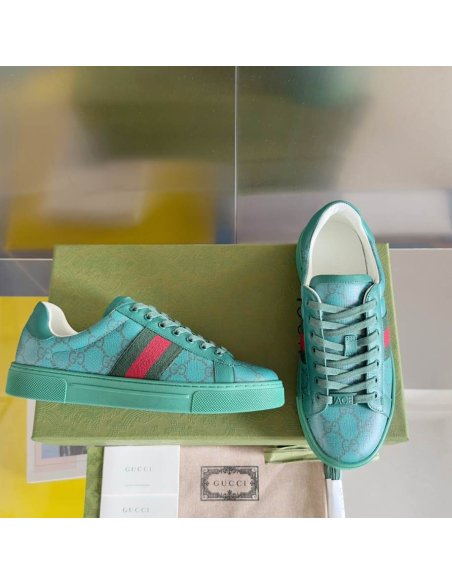 FashionStatement,GUCCI,IconicStyle,ItalianCraftsmanship,LuxuryFootwear,SNEAKER