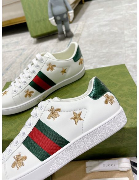 GUCCI,IconicStyle,ItalianCraftsmanship,LOW-TOP,LuxuryFootwear,SNEAKER