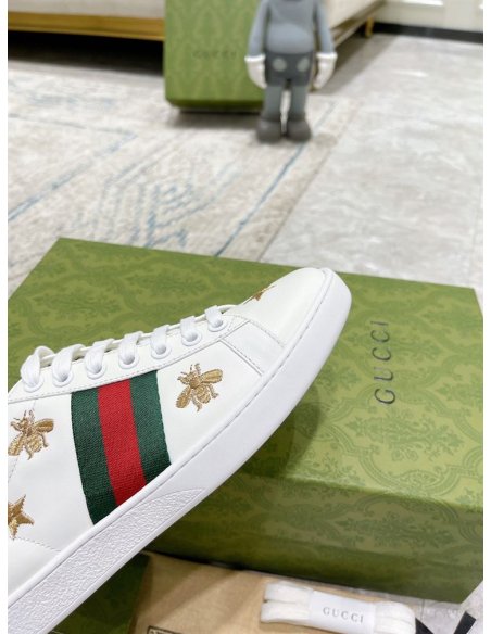 GUCCI,IconicStyle,ItalianCraftsmanship,LOW-TOP,LuxuryFootwear,SNEAKER