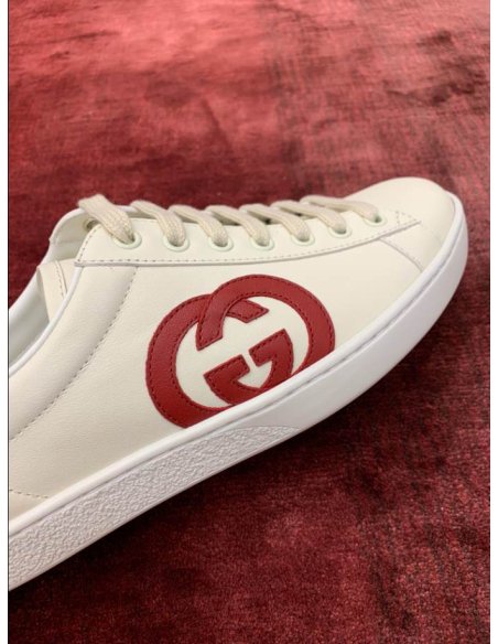 FashionStatement,GUCCI,IconicStyle,ItalianCraftsmanship,LuxuryFootwear,SNEAKER