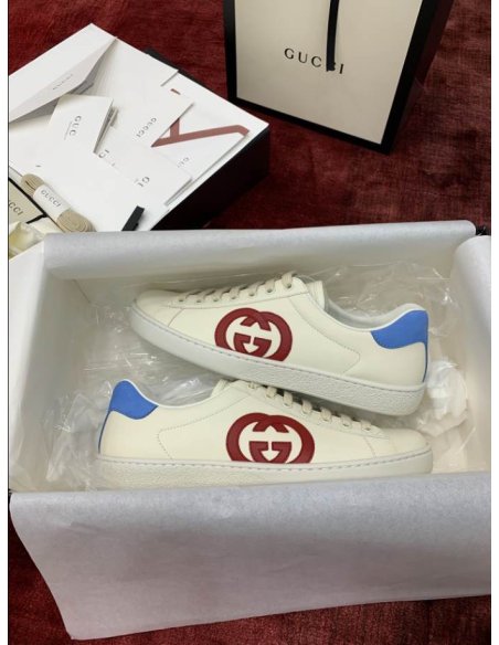 FashionStatement,GUCCI,IconicStyle,ItalianCraftsmanship,LuxuryFootwear,SNEAKER