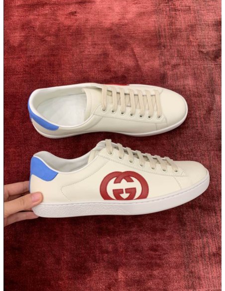FashionStatement,GUCCI,IconicStyle,ItalianCraftsmanship,LuxuryFootwear,SNEAKER
