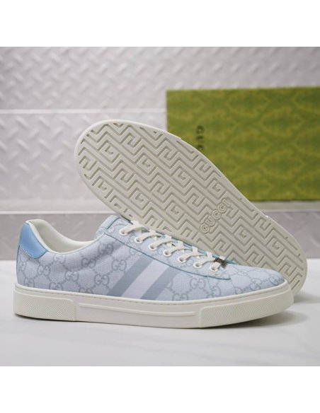 FashionStatement,GUCCI,IconicStyle,ItalianCraftsmanship,LuxuryFootwear,SNEAKER