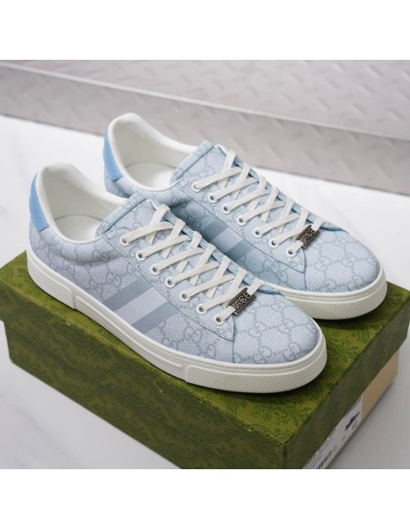 FashionStatement,GUCCI,IconicStyle,ItalianCraftsmanship,LuxuryFootwear,SNEAKER