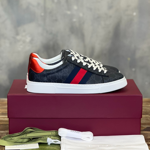 FashionStatement,GUCCI,IconicStyle,ItalianCraftsmanship,LuxuryFootwear,SNEAKER