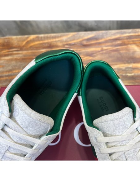 FashionStatement,GUCCI,IconicStyle,ItalianCraftsmanship,LuxuryFootwear,SNEAKER