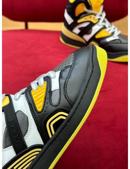 FashionStatement,GUCCI,IconicStyle,ItalianCraftsmanship,LuxuryFootwear,SNEAKER