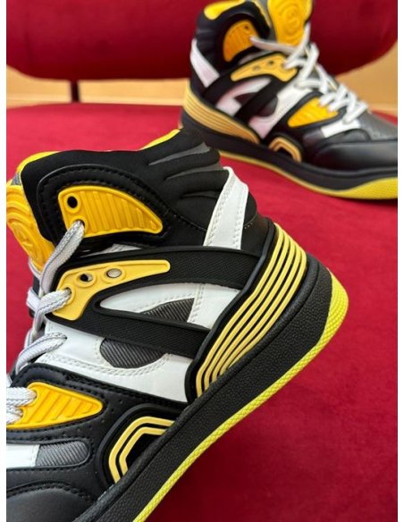 FashionStatement,GUCCI,IconicStyle,ItalianCraftsmanship,LuxuryFootwear,SNEAKER