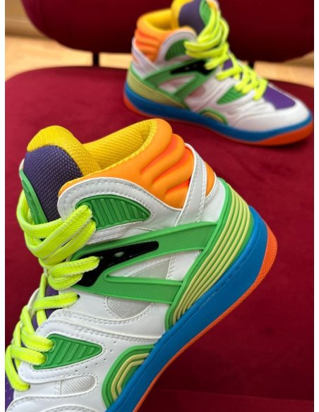 FashionStatement,GUCCI,IconicStyle,ItalianCraftsmanship,LuxuryFootwear,SNEAKER