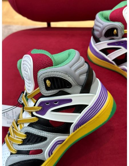 FashionStatement,GUCCI,IconicStyle,ItalianCraftsmanship,LuxuryFootwear,SNEAKER