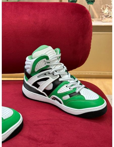 FashionStatement,GUCCI,IconicStyle,ItalianCraftsmanship,LuxuryFootwear,SNEAKER