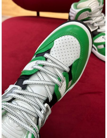 FashionStatement,GUCCI,IconicStyle,ItalianCraftsmanship,LuxuryFootwear,SNEAKER
