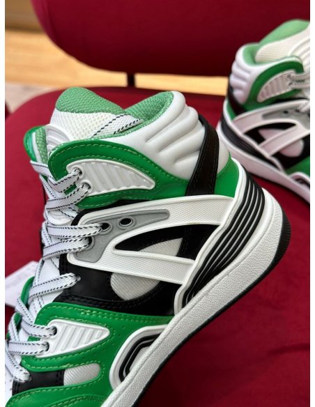 FashionStatement,GUCCI,IconicStyle,ItalianCraftsmanship,LuxuryFootwear,SNEAKER