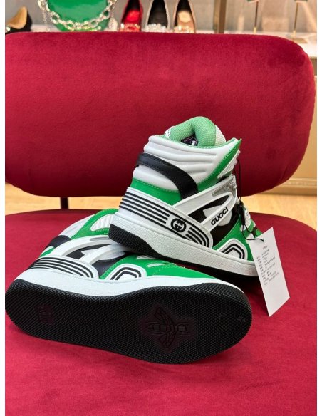 FashionStatement,GUCCI,IconicStyle,ItalianCraftsmanship,LuxuryFootwear,SNEAKER