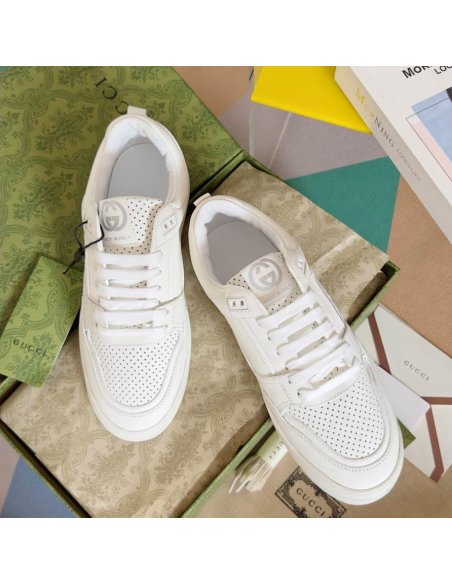 FashionStatement,GUCCI,IconicStyle,ItalianCraftsmanship,LuxuryFootwear,SNEAKER