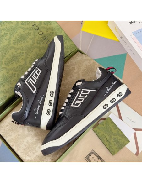 FashionStatement,GUCCI,IconicStyle,ItalianCraftsmanship,LuxuryFootwear,SNEAKER