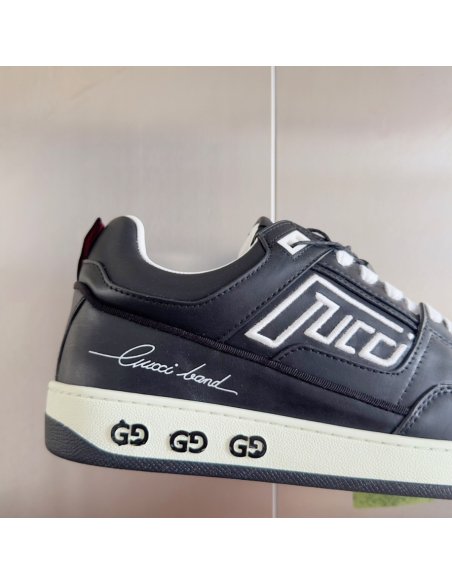 FashionStatement,GUCCI,IconicStyle,ItalianCraftsmanship,LuxuryFootwear,SNEAKER