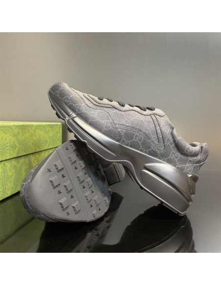 FashionStatement,GUCCI,IconicStyle,ItalianCraftsmanship,LuxuryFootwear,SNEAKER