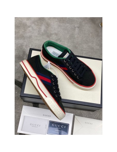 GUCCI,IconicStyle,ItalianCraftsmanship,LOW-TOP,LuxuryFootwear,SNEAKER