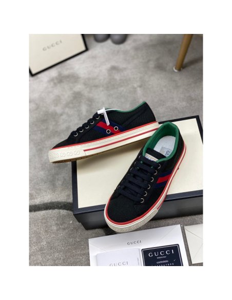 GUCCI,IconicStyle,ItalianCraftsmanship,LOW-TOP,LuxuryFootwear,SNEAKER