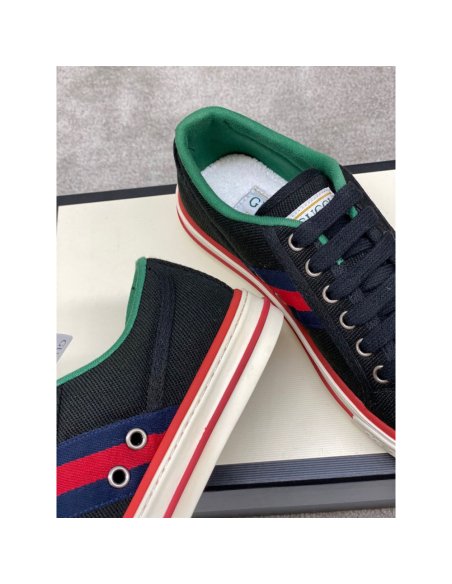 GUCCI,IconicStyle,ItalianCraftsmanship,LOW-TOP,LuxuryFootwear,SNEAKER