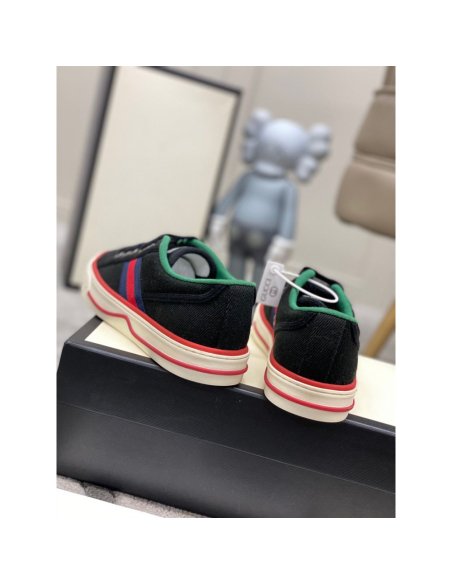 GUCCI,IconicStyle,ItalianCraftsmanship,LOW-TOP,LuxuryFootwear,SNEAKER