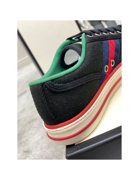 GUCCI,IconicStyle,ItalianCraftsmanship,LOW-TOP,LuxuryFootwear,SNEAKER