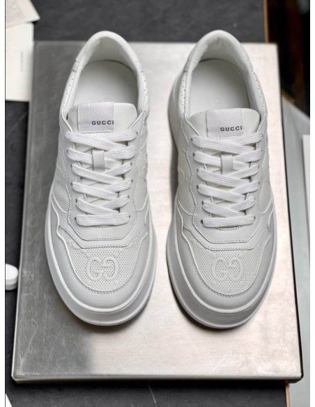 FashionStatement,GUCCI,IconicStyle,ItalianCraftsmanship,LuxuryFootwear,SNEAKER