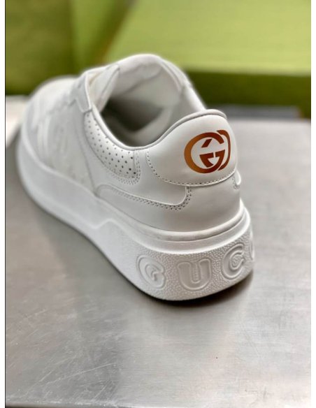 FashionStatement,GUCCI,IconicStyle,ItalianCraftsmanship,LuxuryFootwear,SNEAKER