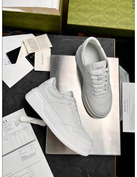 FashionStatement,GUCCI,IconicStyle,ItalianCraftsmanship,LuxuryFootwear,SNEAKER