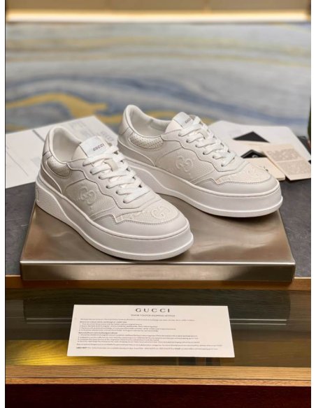 FashionStatement,GUCCI,IconicStyle,ItalianCraftsmanship,LuxuryFootwear,SNEAKER