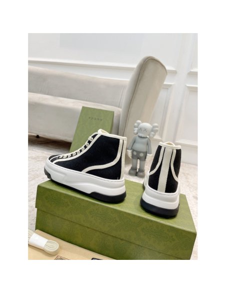 FashionStatement,GUCCI,IconicStyle,ItalianCraftsmanship,LuxuryFootwear,SNEAKER