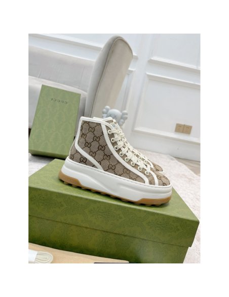 FashionStatement,GUCCI,IconicStyle,ItalianCraftsmanship,LuxuryFootwear,SNEAKER