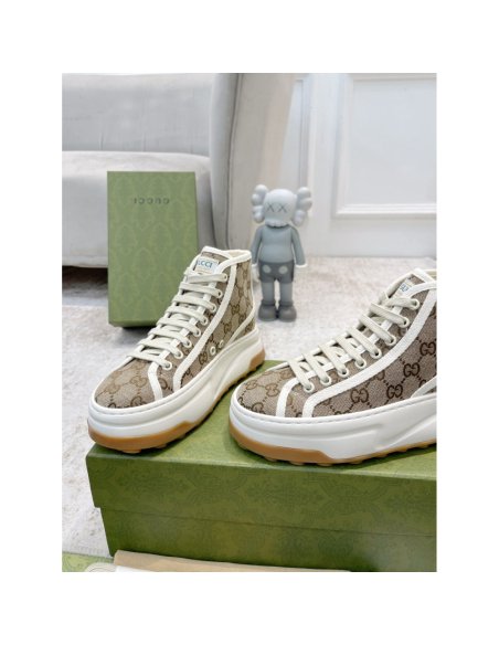 FashionStatement,GUCCI,IconicStyle,ItalianCraftsmanship,LuxuryFootwear,SNEAKER