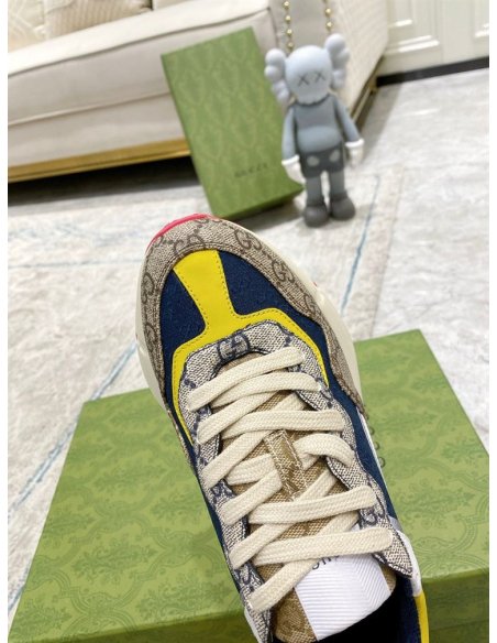FashionStatement,GUCCI,IconicStyle,ItalianCraftsmanship,LuxuryFootwear,SNEAKER