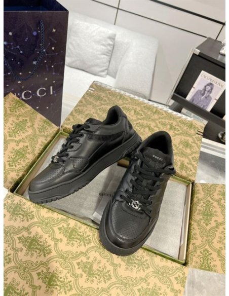 FashionStatement,GUCCI,IconicStyle,ItalianCraftsmanship,LuxuryFootwear,SNEAKER