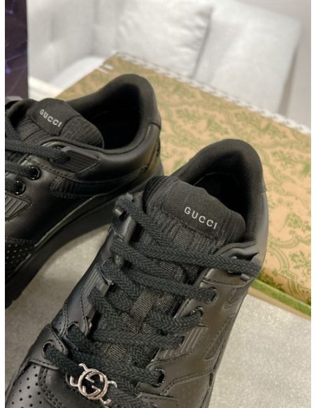FashionStatement,GUCCI,IconicStyle,ItalianCraftsmanship,LuxuryFootwear,SNEAKER