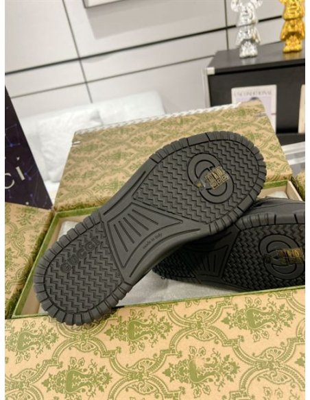 FashionStatement,GUCCI,IconicStyle,ItalianCraftsmanship,LuxuryFootwear,SNEAKER
