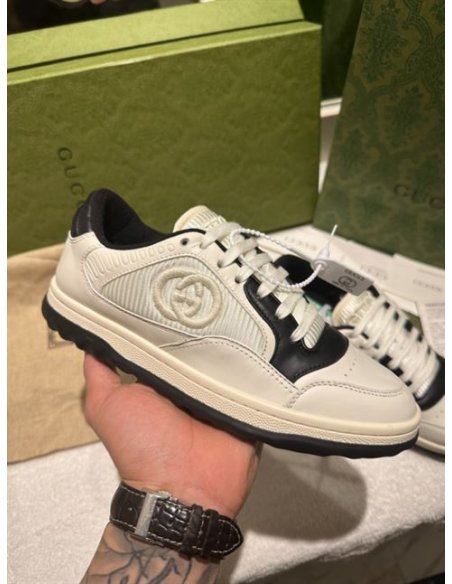 FashionStatement,GUCCI,IconicStyle,ItalianCraftsmanship,LuxuryFootwear,SNEAKER