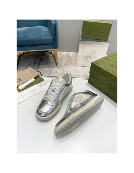 FashionStatement,GUCCI,IconicStyle,ItalianCraftsmanship,LuxuryFootwear,SNEAKER