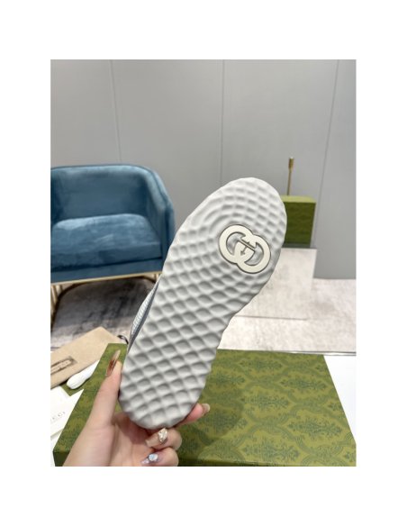FashionStatement,GUCCI,IconicStyle,ItalianCraftsmanship,LuxuryFootwear,SNEAKER