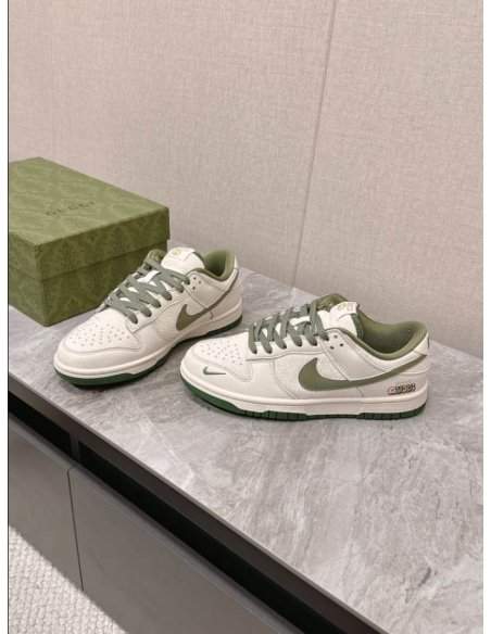 FashionStatement,GUCCI,IconicStyle,ItalianCraftsmanship,LuxuryFootwear,SNEAKER