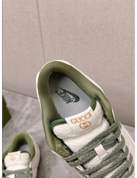 FashionStatement,GUCCI,IconicStyle,ItalianCraftsmanship,LuxuryFootwear,SNEAKER