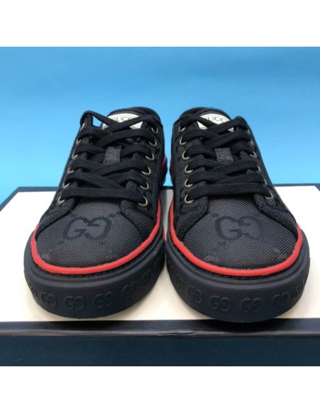 FashionStatement,GUCCI,IconicStyle,ItalianCraftsmanship,LuxuryFootwear,SNEAKER