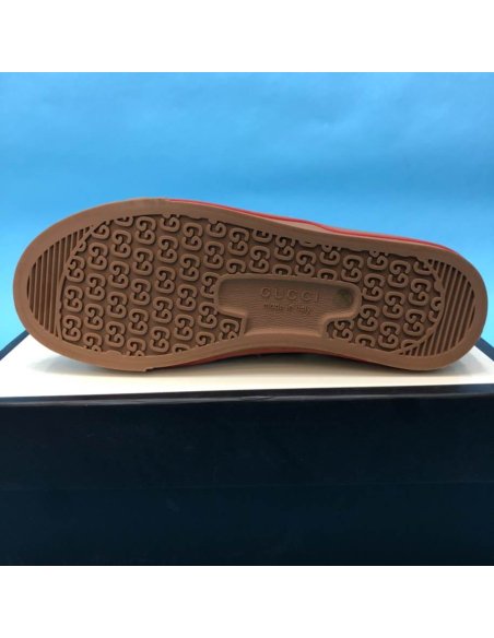 FashionStatement,GUCCI,IconicStyle,ItalianCraftsmanship,LuxuryFootwear,SNEAKER