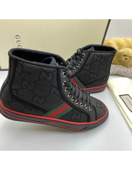 FashionStatement,GUCCI,IconicStyle,ItalianCraftsmanship,LuxuryFootwear,SNEAKER