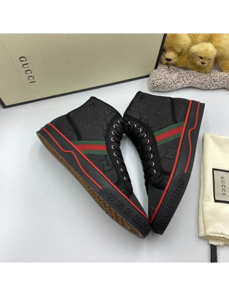 FashionStatement,GUCCI,IconicStyle,ItalianCraftsmanship,LuxuryFootwear,SNEAKER