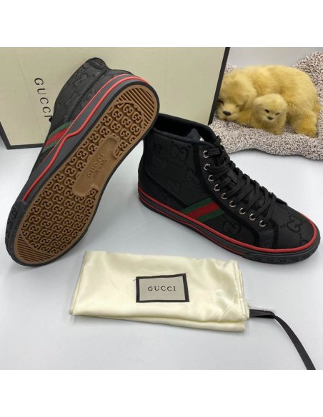 FashionStatement,GUCCI,IconicStyle,ItalianCraftsmanship,LuxuryFootwear,SNEAKER